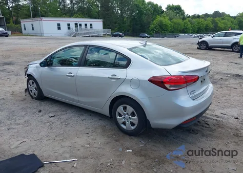 2017 Kia Forte Lx z USA, uszkodzony, nr VIN 3KPFL4A76HE112681